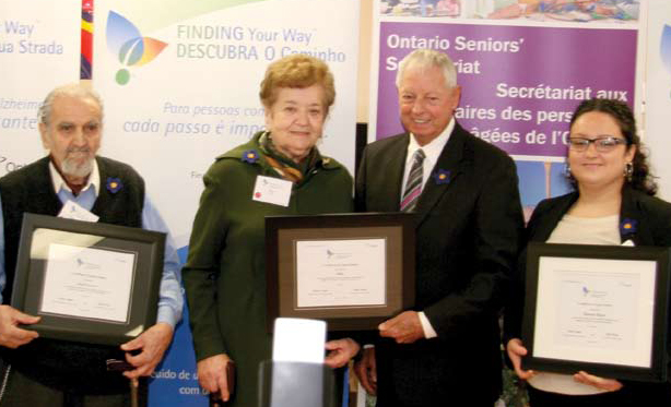 Três agraciados com certificado de apreciação para Caregivers