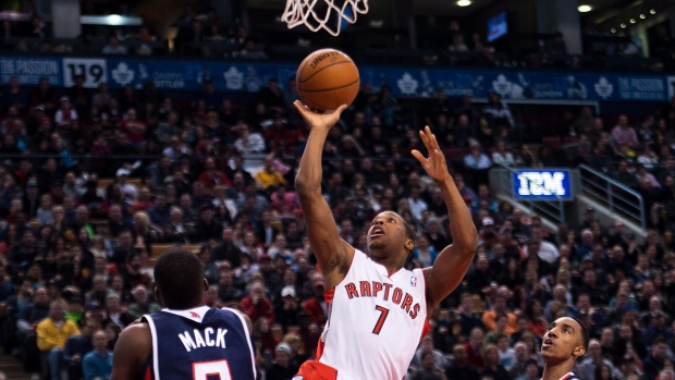 Kyle Lowry (7) foi decisivo na vitória dos Toronto Raptors sobre a equipa dos Atlanta Hawks. (Nathan Denette/The Canadian Press)