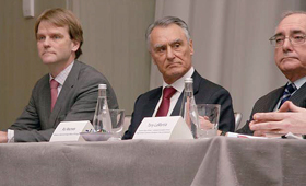 Cavaco Silva no encerramento do Forum Económico Empresarial Canadá-Portugal, com o ministro da Cidadania e Imigração do Canadá, Chris Alexander, e o ministro dos Negócios Estrangeiros de Portugal, Rui Machete. (Direitos Reservados)