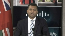 O presidente da Cisco Canadá, Nitin Kawale, anuncia a abertura de um centro de inovação em Toronto
