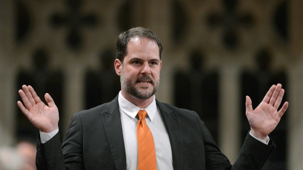 O deputado do NDP Alexandre Boulerice durante um período de perguntas na Câmara dos Comuns em Otava. Foto de arquivo: THE CANADIAN PRESS/Sean Kilpatrick