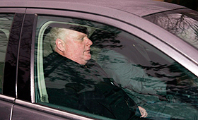 Rob Ford deixa a sua casa na quinta-feira 01 de maio de 2014. (THE CANADIAN PRESS/Frank Gunn)