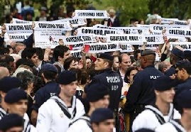 PROTESTOS DURANTE AS COMEMORAÇÕES DO 10 DE JUNHO