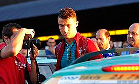 Cristiano Ronaldo à chegada no aeroporto de Lisboa. (REUTERS/Hugo Correia)