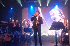 FERNANDO PEREIRA CANTA PARA 40 MIL NO CANADÁ