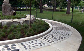 A cidade inaugurou um novo passeio de reflexologia no Dufferin Grove Park, em 26 de julho de 2014. CityNews
