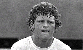 Terry Fox continua a sua maratona da Esperança, ao longo de todo o Canadá, nesta foto de arquivo - agosto de 1980. (The Canadian Press)
