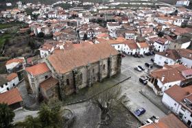 FREIXO DE ESPADA À CINTA ARRANJA BAIRRO SOCIAL COM AJUDA DOS PRÓPRIOS MORADORES