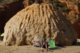 ALGARVE TEM 75 PRAIAS EM PERIGO DE DERROCADA MAS VERANEANTES NÃO LIGAM