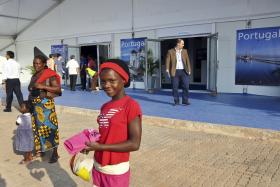 MILHARES ACORREM A RICATLA PARA ABERTURA DA 50.ª FEIRA INTERNACIONAL DE MAPUTO