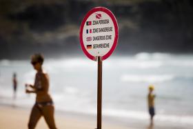 UM DOS BANHISTAS RESGATADOS EM PRAIA DE S. PEDRO DE MOEL MORREU NO HOSPITAL