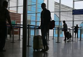 FALTA DE LUGARES IMPEDE SAÍDA DE LUSODESCENDENTES DA VENEZUELA