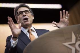 GOVERNADOR REPUBLICANO DO TEXAS, RICK PERRY, ACUSADO DE ABUSO DE PODER