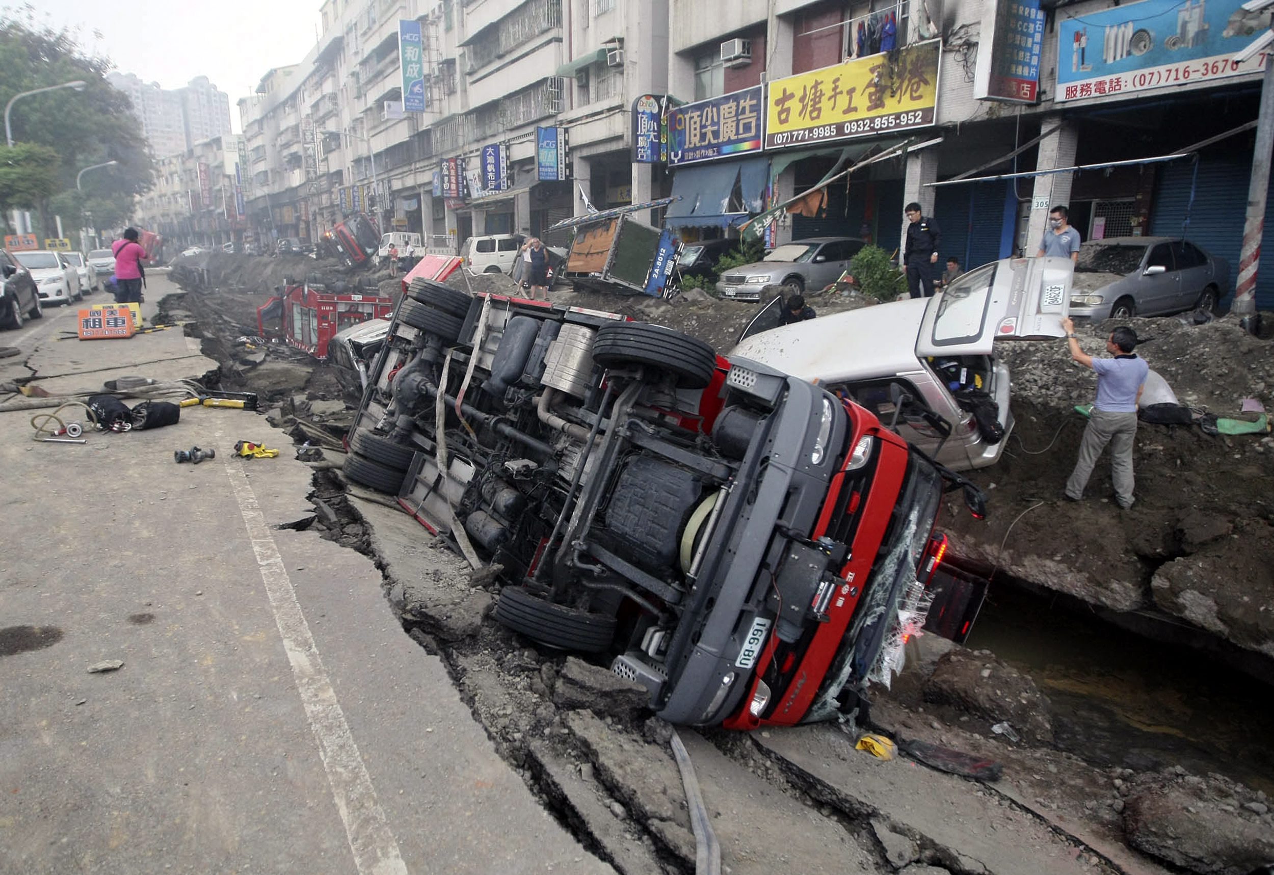 PELO MENOS 24 MORTOS E 271 FERIDOS EM EXPLOSÕES DE GASODUTOS EM TAIWAN — NOVO BALANÇO