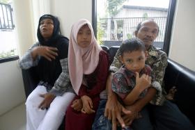 FAMÍLIA SEPARADA PELO TSUNAMI DE 2004 REENCONTRA-SE PASSADOS 10 ANOS