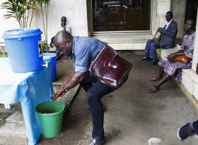 ÉBOLA: CABO VERDE INTERDITA ENTRADA DE PESSOAS PROVENIENTES DOS PAÍSES AFETADOS