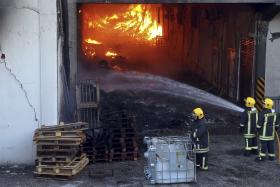 INCÊNDIO CONSOME FÁBRICA DE PROCESSAMENTO DE ALGODÃO EM SANTO TIRSO