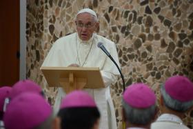 PAPA PEDE À IGREJA PARA DIALOGAR COM AS CULTURAS ASIÁTICAS