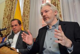 JULIAN ASSANGE DIZ ESTAR “PREPARADO” PARA SAIR DA EMBAIXADA DO EQUADOR