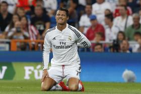 CRISTIANO RONALDO COM “SOBRECARGA” MUSCULAR