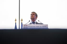 PRIMEIRO-MINISTRO FRANCÊS PEDE CONCRETIZAÇÃO DE PLANO DE INVESTIMENTO EUROPEU