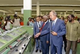 PRESIDENTE MOÇAMBICANO INAUGUROU HOJE NOVA FÁBRICA TÊXTIL EM MAPUTO