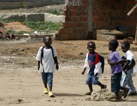 DUAS EM CADA CINCO CRIANÇAS VIVERÃO EM ÁFRICA EM 2050 — UNICEF
