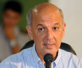 CANDIDATOS A GOVERNADOR NO BRASIL NOMEIAM ESPOSAS PARA CONCORRER EM SEU LUGAR