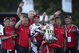 PAULO GONÇALVES E HÉLDER RODRIGUES ELOGIAM MOTO COM QUE VÃO COMPETIR NO DAKAR