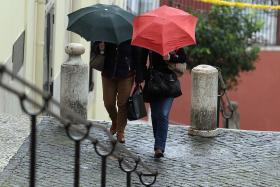 AVISO LARANJA EM 16 DISTRITOS DEVIDO A AGUACEIROS E VENTO FORTES NA TARDE DE HOJE