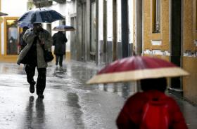 PROTEÇÃO CIVIL ALERTA PARA CHUVA E TROVOADAS NAS ILHAS DE S. MIGUEL E SANTA MARIA