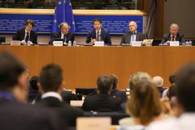 EUROGRUPO ABRE PROCESSO PARA REEMBOLSO IRLANDÊS AO FMI E PORTUGAL PODERÁ SEGUIR-SE