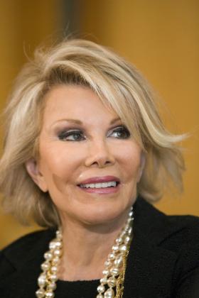 MORREU COMEDIANTE E APRESENTADORA JOAN RIVERS AOS 81 ANOS