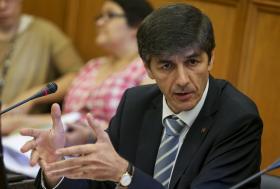 GOVERNO MANTÉM DÉFICE DE 4% PARA 2014 E GARANTE QUE “NÃO HAVERÁ MEDIDAS ADICIONAIS”