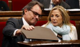 PARLAMENTO CATALÃO APROVA NOVA LEI DE CONSULTAS