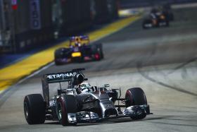 HAMILTON REGRESSA À LIDERANÇA DO MUNDIAL DE FÓRMULA 1 AO VENCER GP DE SINGAPURA