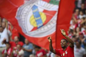BENFICA “VIRA” MOREIRENSE E ISOLA-SE, PROVISORIAMENTE, NA LIDERANÇA DA I LIGA