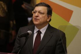 DURÃO BARROSO DIZ QUE “INTERVENÇÃO POLÍTICA” SE LIMITOU A REDUZIR NÚMERO DE SUBMARINOS