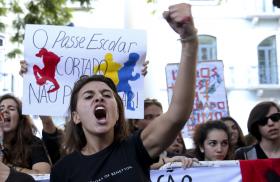 ALUNOS DA ANTÓNIO ARROIO “EM LUTA E DE LUTO”
