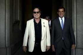 OLIVER STONE HOMENAGEADO NA CIDADE DO AUTARCA PARECIDO COM “UMA ESTRELA DE CINEMA”