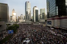 HONG KONG: PROTESTO EM MOVIMENTO UNE VÁRIOS LOCAIS DE CONCENTRAÇÃO DE MANIFESTANTES