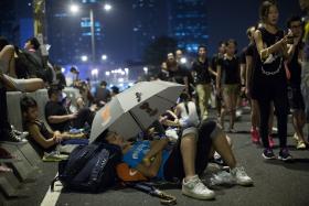 MANIFESTAÇÕES EM HONG KONG ESTENDEM-SE A ZONA DE COMEMORAÇÕES DO DIA NACIONAL DA CHINA