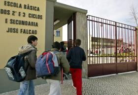 MAIS DE UM MILHÃO DE ALUNOS A CAMINHO DA ESCOLA
