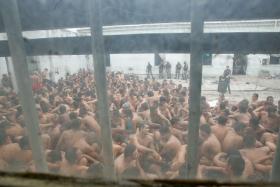 MOTIM EM PRISÃO BRASILEIRA DURA HÁ MAIS DE 40 HORAS, 16 REFÉNS