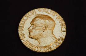 NOBEL DA LITERATURA 2014 DISTINGUE FRANCÊS PATRICK MONDIANO
