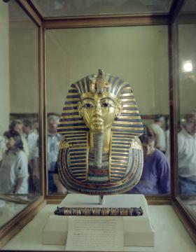 DOCUMENTÁRIO DA BBC REVELA QUE TUTANKAMON MORREU DE DOENÇA CONGÉNITA