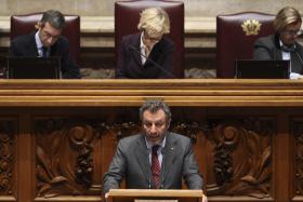 COLOCAÇÃO DE PROFESSORES NAS ESCOLAS EM DEBATE HOJE NO PARLAMENTO