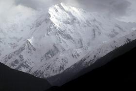 PELO MENOS 17 MORTOS EM TEMPESTADE DE NEVE E AVALANCHE NOS HIMALAIAS