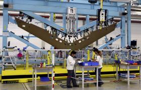 FÁBRICA DE ÉVORA DA EMBRAER PRODUZ 1.ª PEÇA PARA AVIÕES E-JETS E2