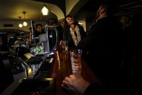 PUBLICIDADE AO ÁLCOOL SEM MENORES DE 21 ANOS E COM NOVAS RESTRIÇÕES